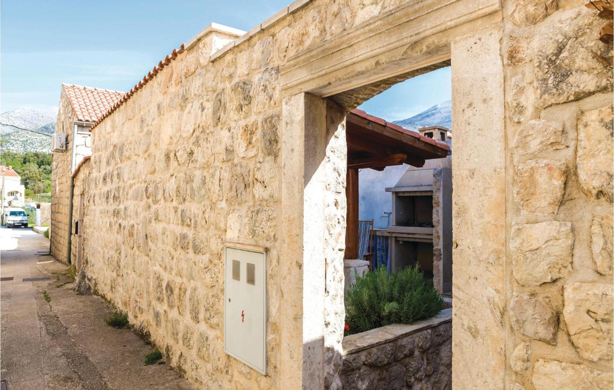 Cozy Home In Slano With Wifi Exterior photo